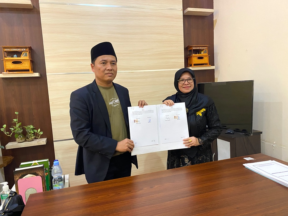 Foto: DINAS KEARSIPAN DAN PERPUSTAKAAN DAERAH KABUPATEN LAMONGAN TEKEN MOU DENGAN LESBUMI LAMONGAN UNTUK PELESTARIAN NASKAH KUNO