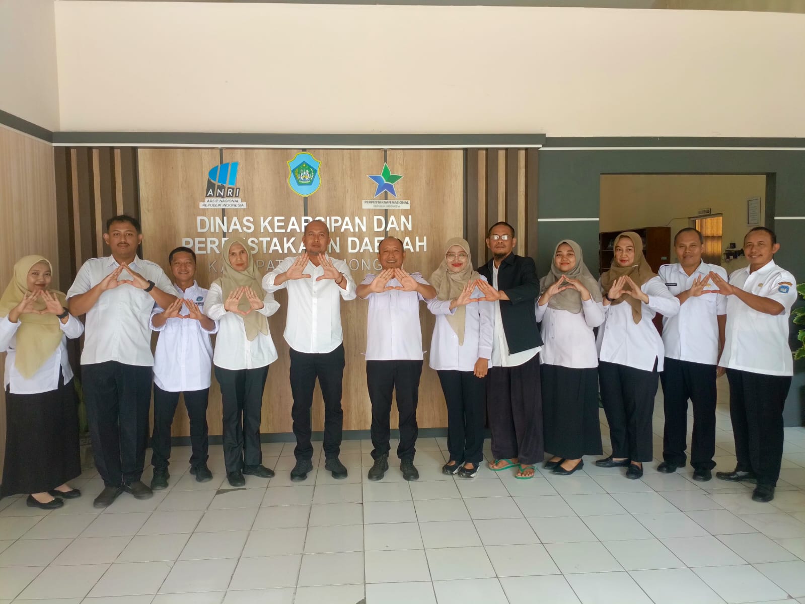 Foto: [PENYERAHAN ARSIP STATIS MILIK DINAS PERINDUSTRIAN DAN PERDAGANGAN KABUPATEN LAMONGAN]