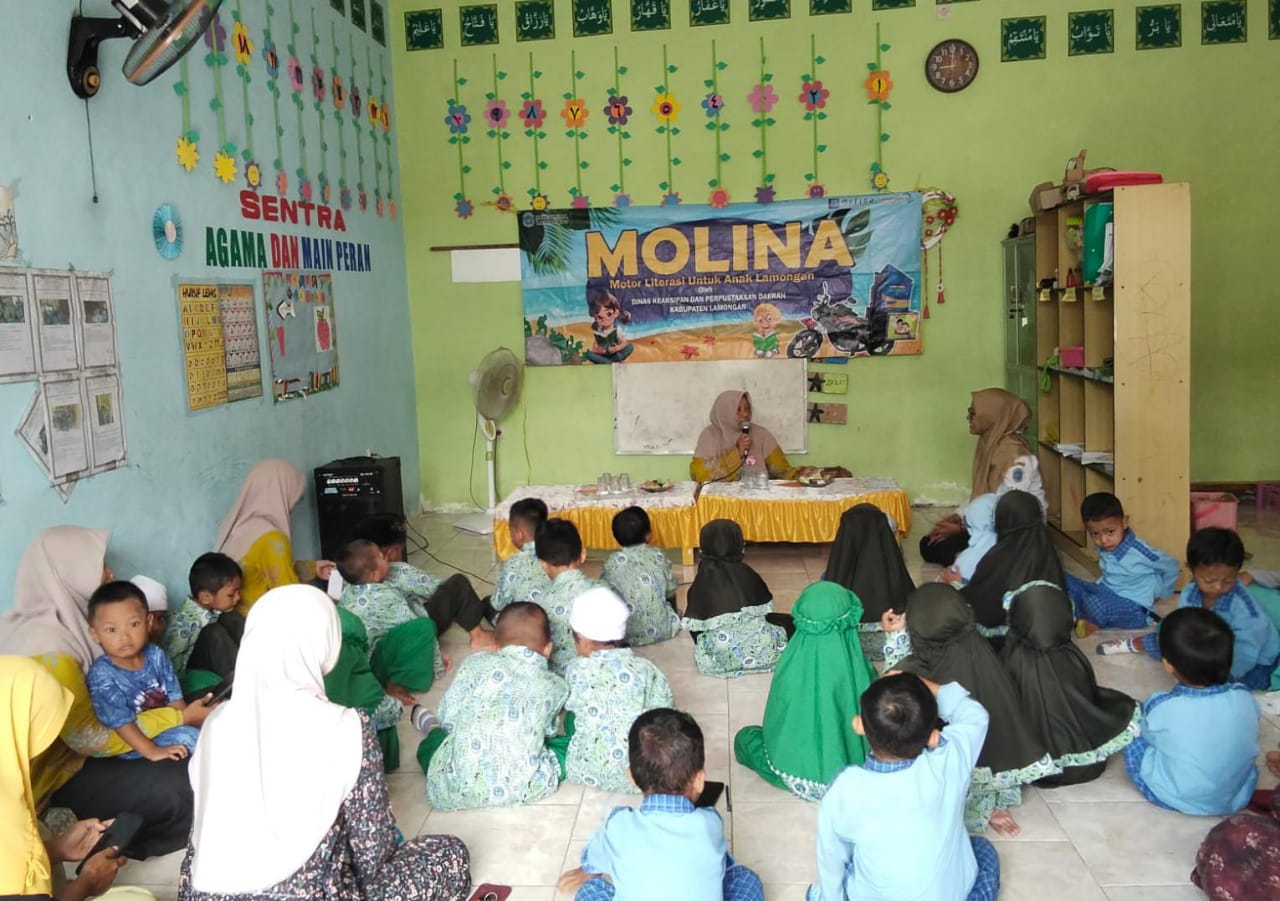 Foto: MOLINA DINAS ARPUSDA BERLITERASI KE RA IMAMUL MU’MIN DESA TRISNOMULYO KECAMATAN LAMONGAN