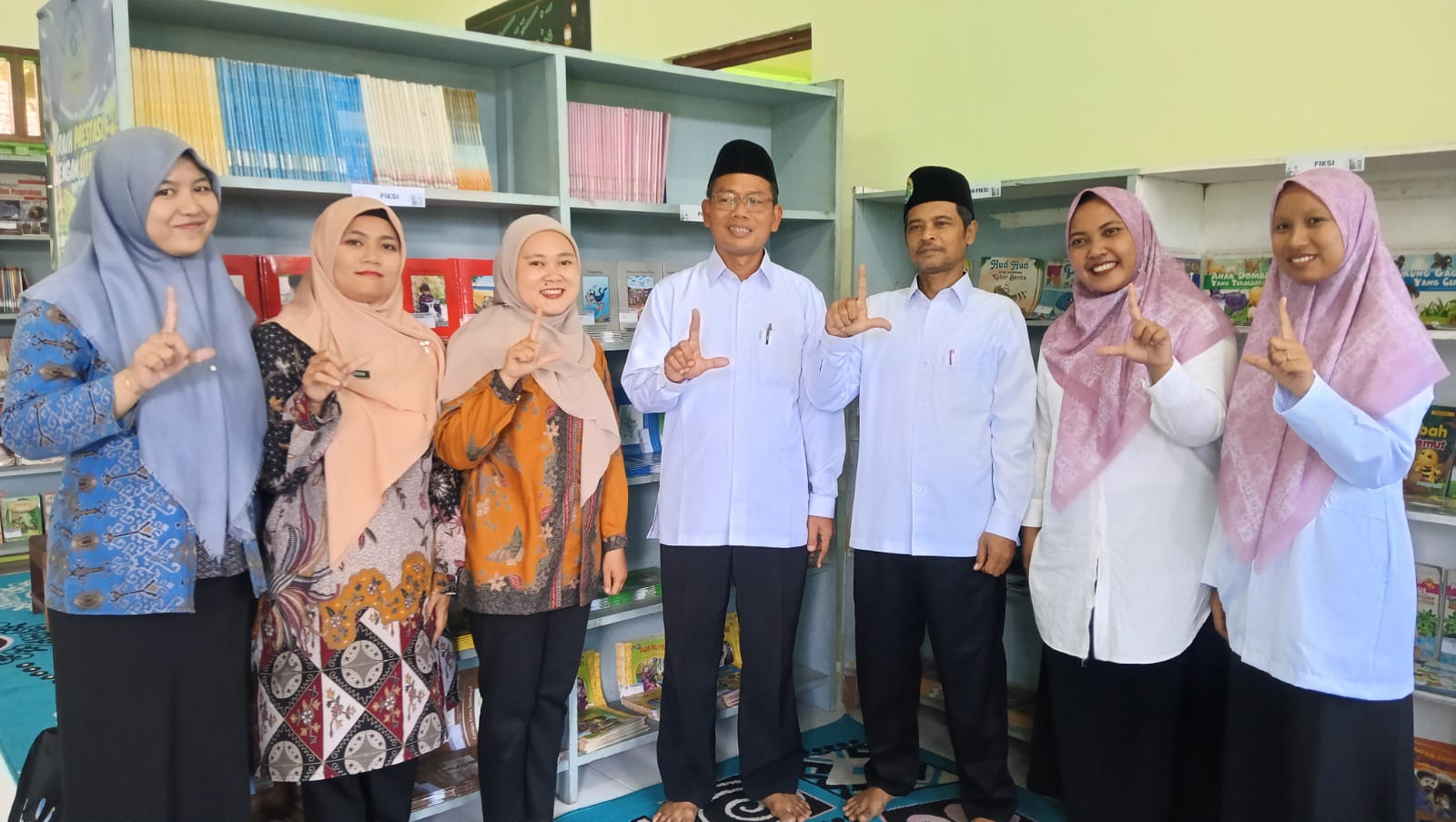 Foto: Tingkatkan Perpustakaan Madrasah Berstandar, Dinas Arpusda Lakukan Pembinaan Pengelolaan Perpustakaan Di Mi Al Muhtadi Sendangagung Paciran