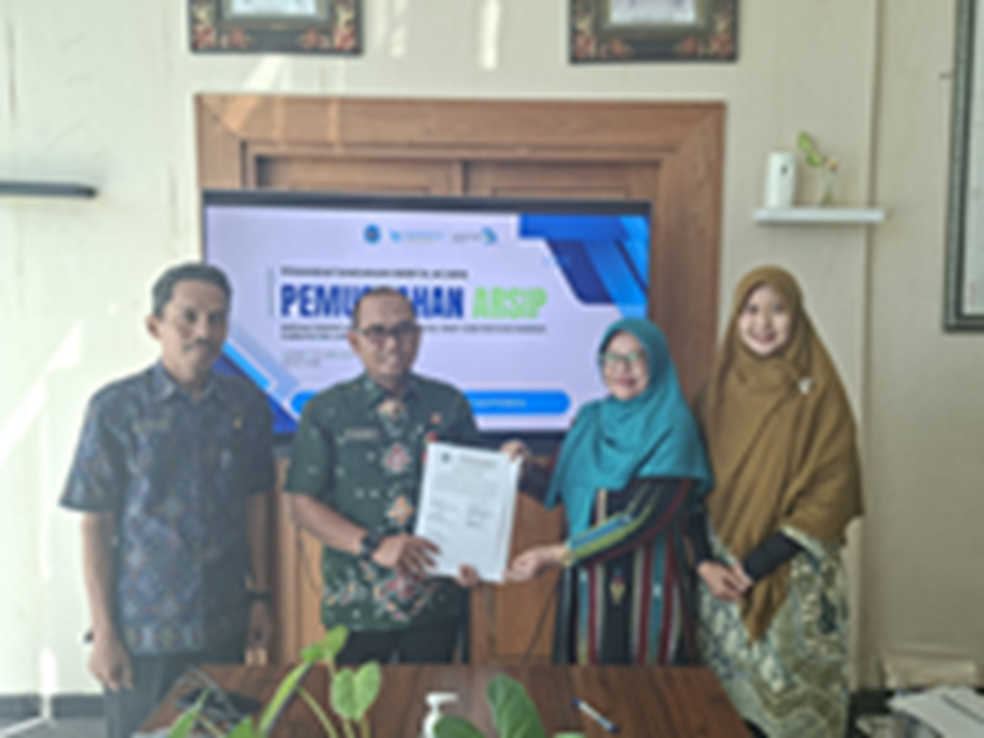 Foto: Kepala Dinas Arpusda Hadiri Penandatanganan Berita Acara Pemusnahan Arsip Di Badan Perencanaan Pembangunan, Riset Dan Inovasi Daerah Kab.Lamongan