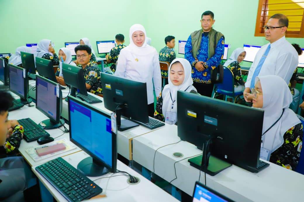 Foto: Di Peringatan Hari Pendidikan Nasional 2026, Gubernur Khofifah Tegaskan Komitmen Jatim Menjadi Barometer Pendidikan Nasional