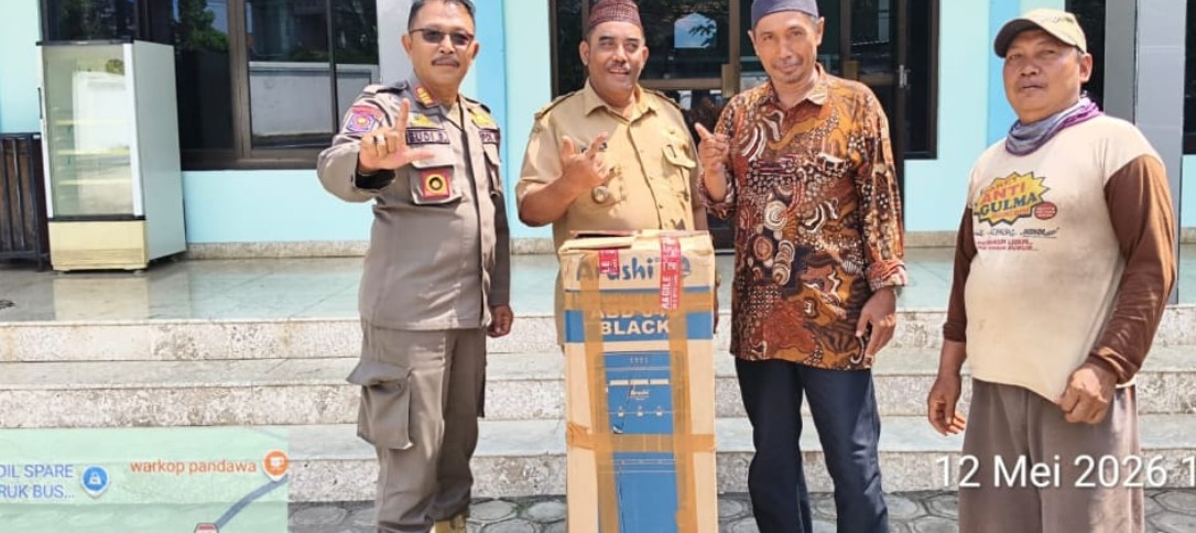 Foto: ENYALURAN BANTUAN DISPENSER PROGRAM CSR PT MHK DI DESA BRENGKOK