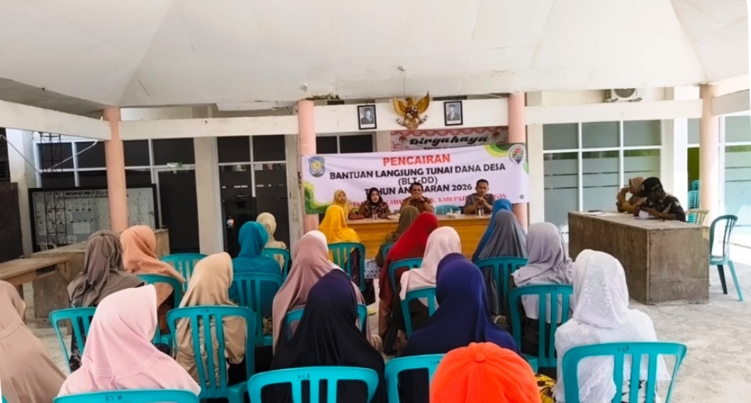 Foto: PENCAIRAN BLT DI DESA KESAMBI BERJALAN TERTIB DAN LANCAR
