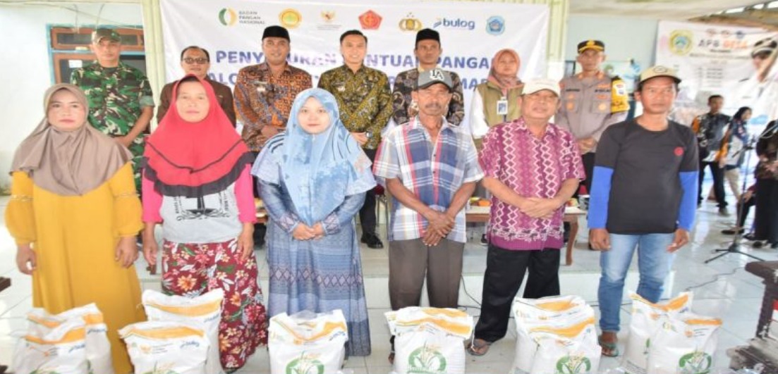 Foto: BANTUAN PANGAN LAMONGAN DISALURKAN, VALIDASI DATA PENERIMA JADI PENENTU