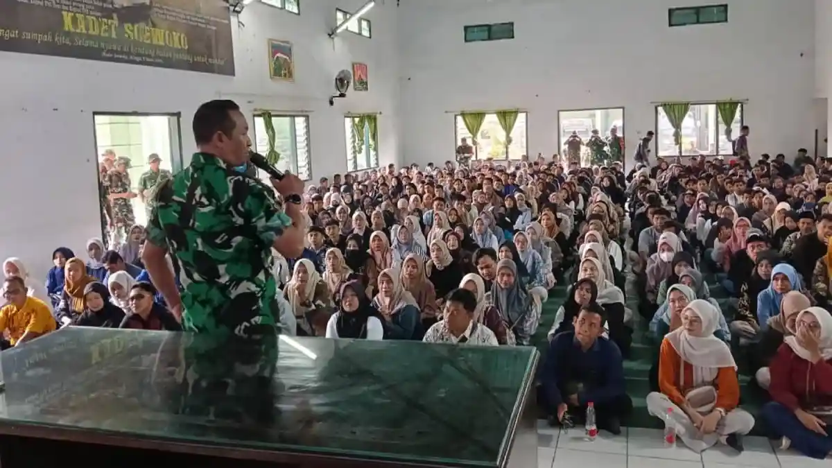 Foto: MATANGKAN 540 PENGURUS KDKMP, DANDIM LAMONGAN TEGASKAN KOPERASI MERAH PUTIH HARUS JADI PENGGERAK EKONOMI DESA
