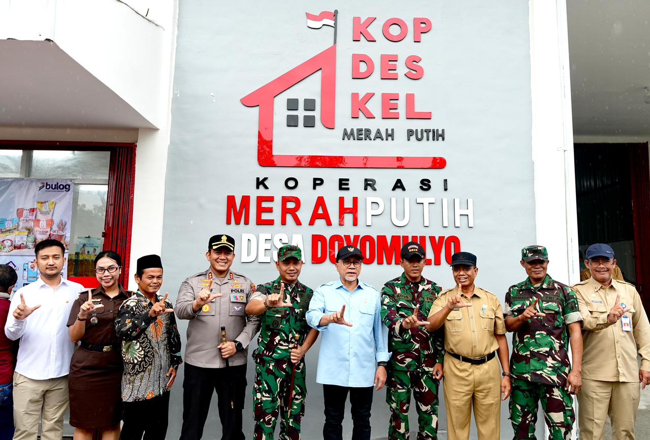 Foto: MENKO PANGAN PASTIKAN KDMP DOYOMULYO LAMONGAN JADI PENGGERAK EKONOMI DESA