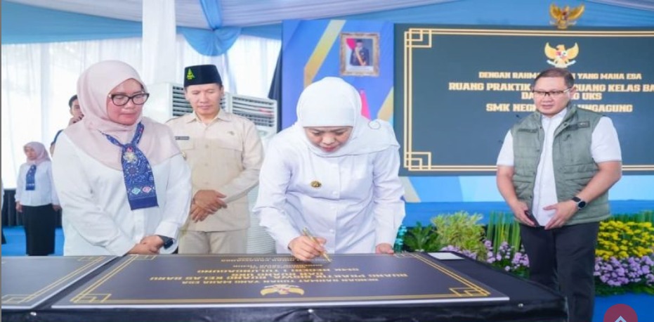 Foto: Khofifah Resmikan Revitalisasi 45 Sekolah di 3 Daerah, Rp46,9 Miliar Digelontorkan untuk Pendidikan Jatim