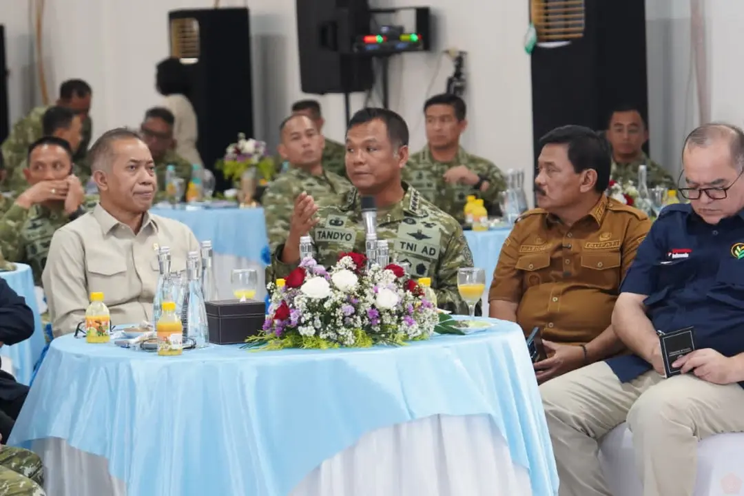 Foto: Wakil Panglima TNI Dampingi Menkop Tinjau Kesiapan KDKMP di Jateng dan Jatim