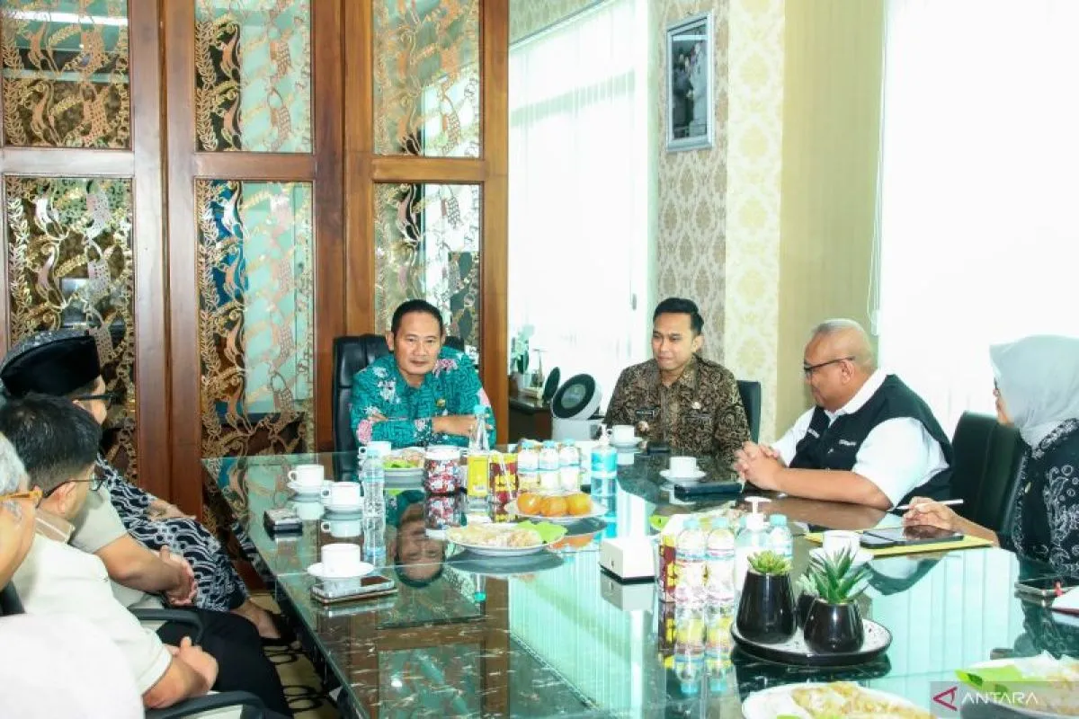Foto: PEMKAB LAMONGAN SIAPKAN 81 KOPERASI DESA MERAH PUTIH UNTUK DORONG EKONOMI DESA