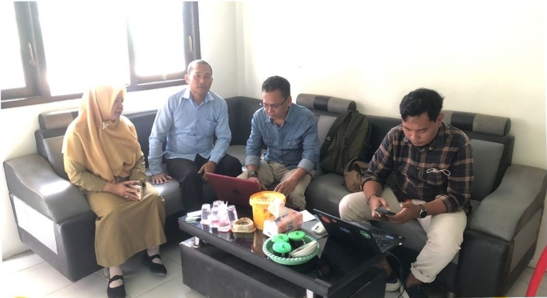 Foto: PENDAMPINGAN PENGISIAN LAPORAN APLIKASI SI BATMAN DESA KEDALI