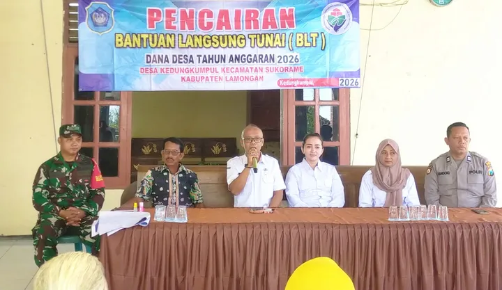 Foto: TNI DAN MUSPIKA TURUN LANGSUNG AWASI PEMBAGIAN BLT DD DI LAMONGAN