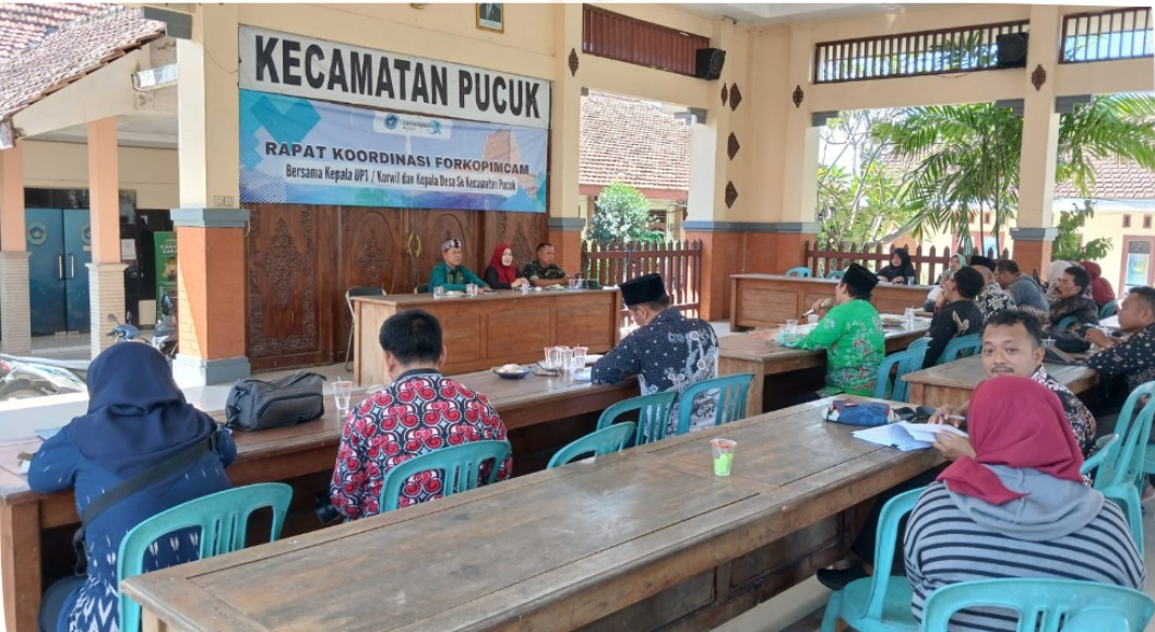 Foto: RAPAT KOORDINASI FORKOPIMCAM PUCUK BERSAMA KEPALA DESA SE-KECAMATAN PUCUK