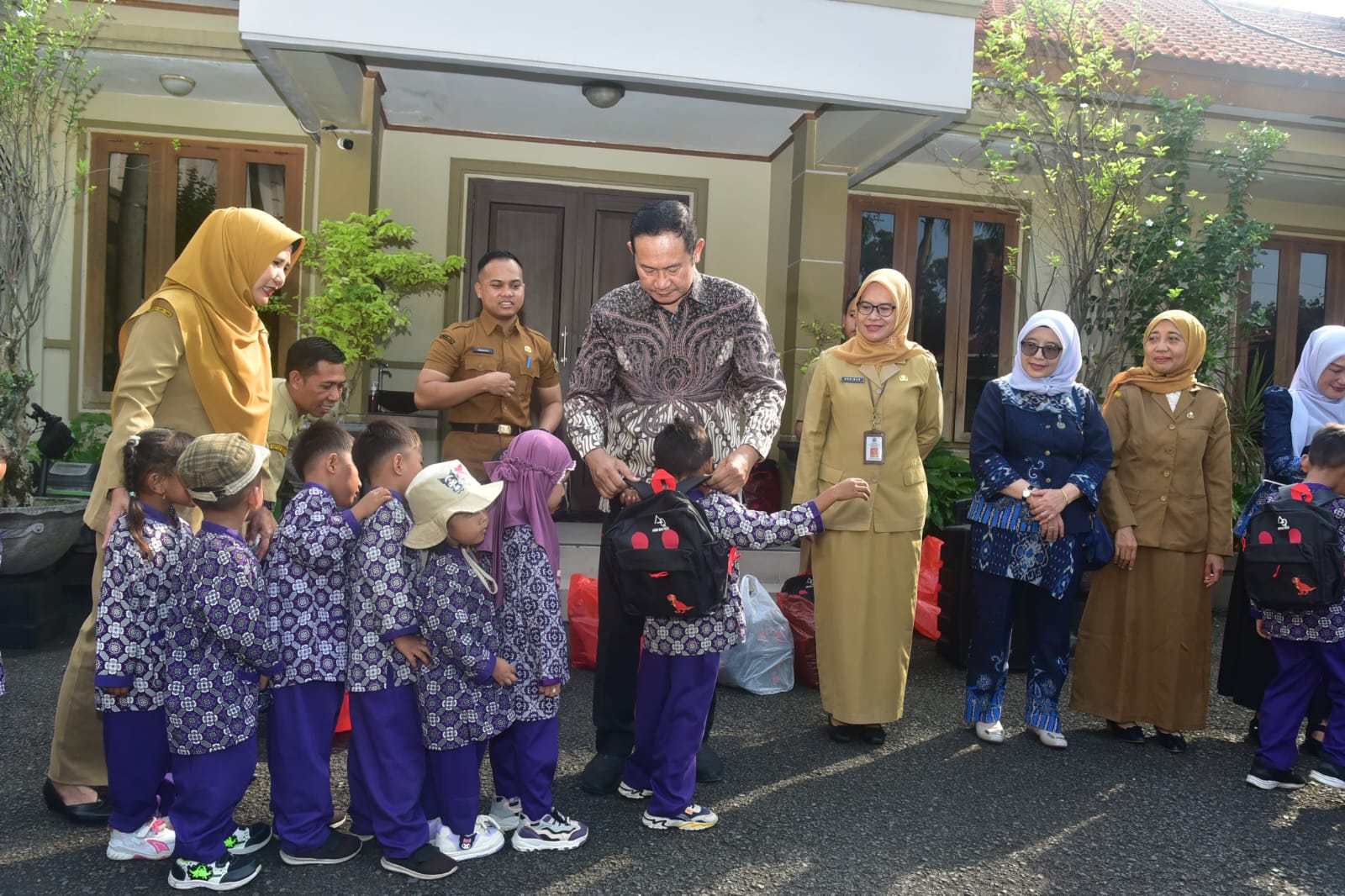 Foto: PAUD LENTERA AJAK ANAK-ANAK LAMONGAN BELAJAR KEPEMIMPINAN LEWAT KUNJUNGAN KE PENDOPO LOKATANTRA