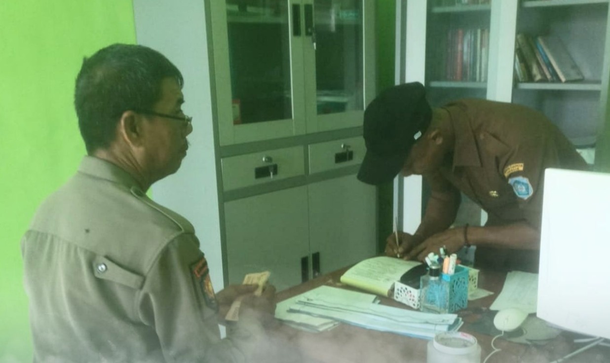Foto: TINGKATKAN PAD, PEMERINTAH DESA RUMPUK GENJOT PERCEPATAN PEMBAYARAN PBB
