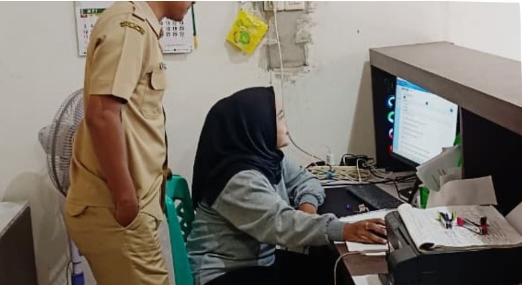 Foto: PENDAMPINGAN PENGISIAN LAPORAN APLIKASI SI BATMAN DESA PAJI