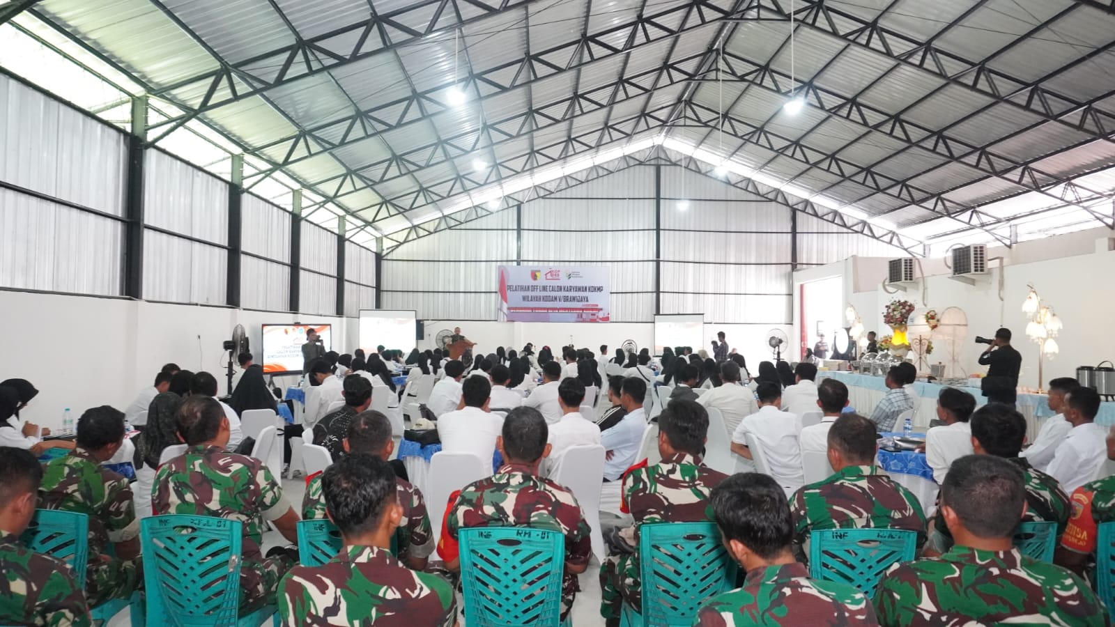 Foto: KODIM 0812/LAMONGAN DAN PT AGRINAS LATIH 180 CALON KARYAWAN KOPERASI DESA MERAH PUTIH