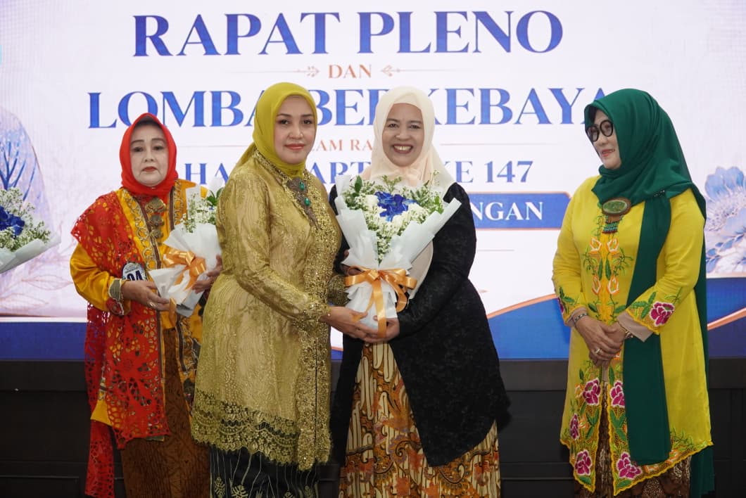 Foto: Peringati Hari Kartini ke-147, IWAPI Lamongan Dorong Perempuan Menjadi Penggerak Ekonomi Berbasis Budaya