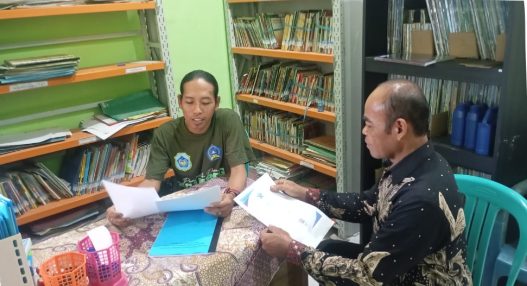 Foto: MONITORING DAN EVALUASI PERPUSTAKAAN DESA NGAMBEG KECAMATAN PUCUK