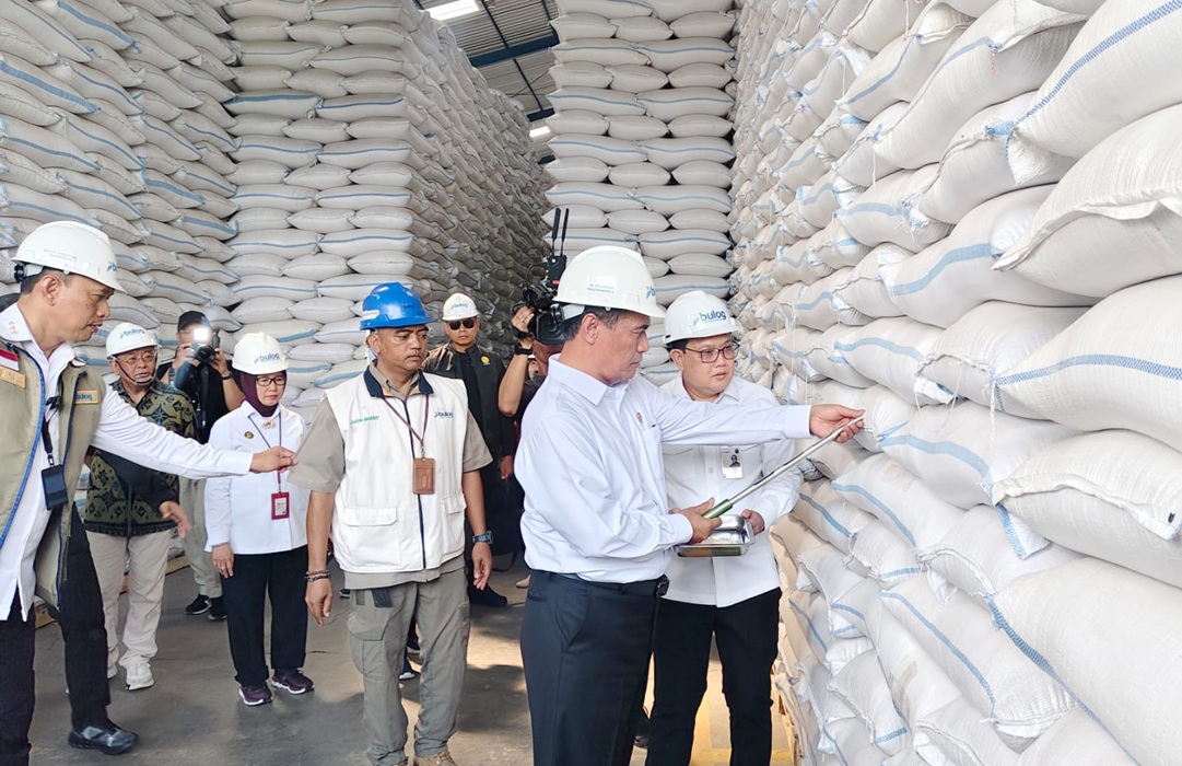 Foto: Bulog Jatim Serap 719 Ribu Ton Beras dan Siapkan Cadangan Pangan Hadapi El Nino 2026