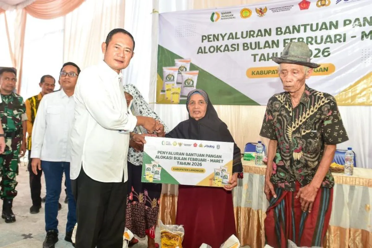 Foto: PEMKAB LAMONGAN SALURKAN BANTUAN PANGAN UNTUK 177 RIBU KELUARGA PENERIMA MANFAAT