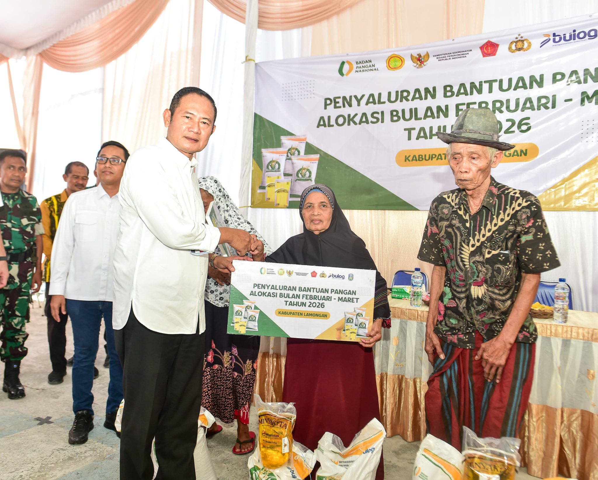 Foto: Jaga Ketahanan Pangan di Tengah Tantangan Ekonomi, Pemkab Lamongan Salurkan Bantuan untuk Ribuan Warga