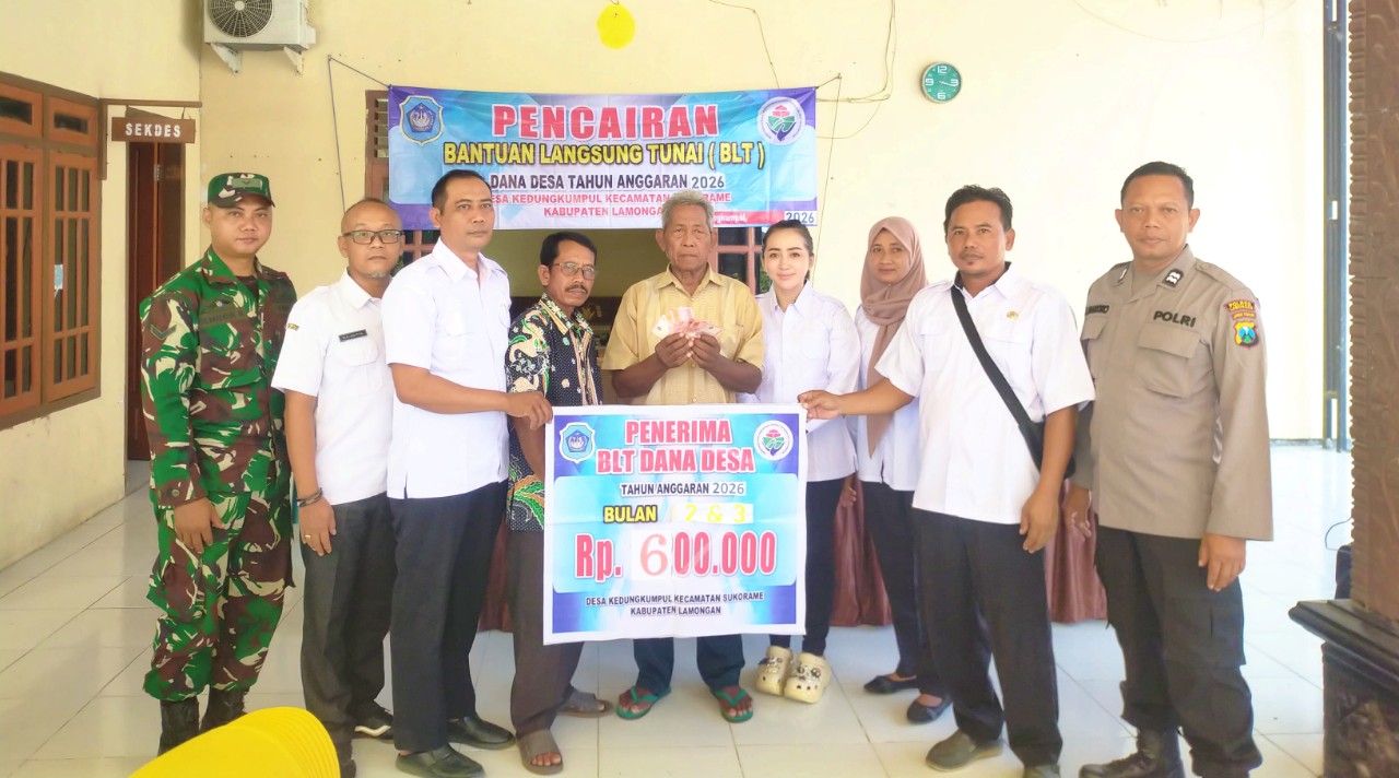 Foto: PENYALURAN BLT DD DI SUKORAME LAMONGAN BERJALAN TERTIB, BABINSA IKUT KAWAL