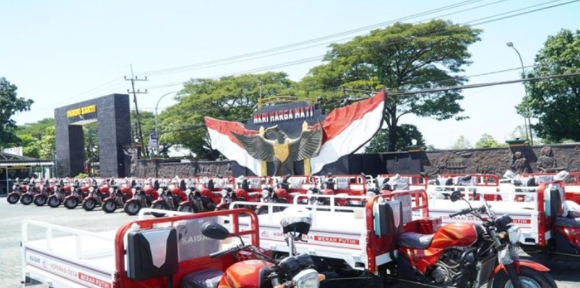 Foto: Koperasi Desa Lamongan Dapat 60 Kendaraan Roda Tiga KDKMP, Siap Operasional