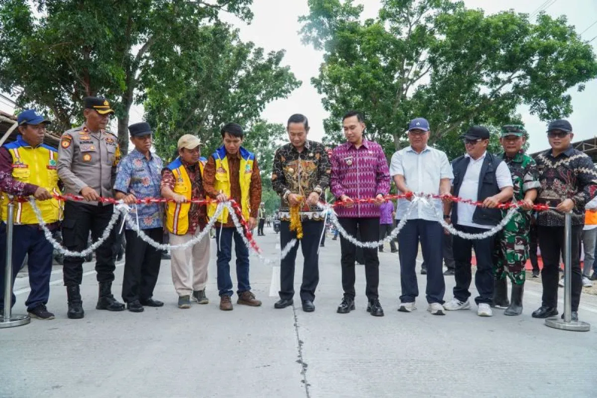 Foto: Inpres Jalan Daerah tuntaskan preservasi jalan Made--Plembon Lamongan
