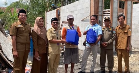 Bantuan tanggap darurat kepada warga terdampak bencana angin puting beliung di desa Kesambi