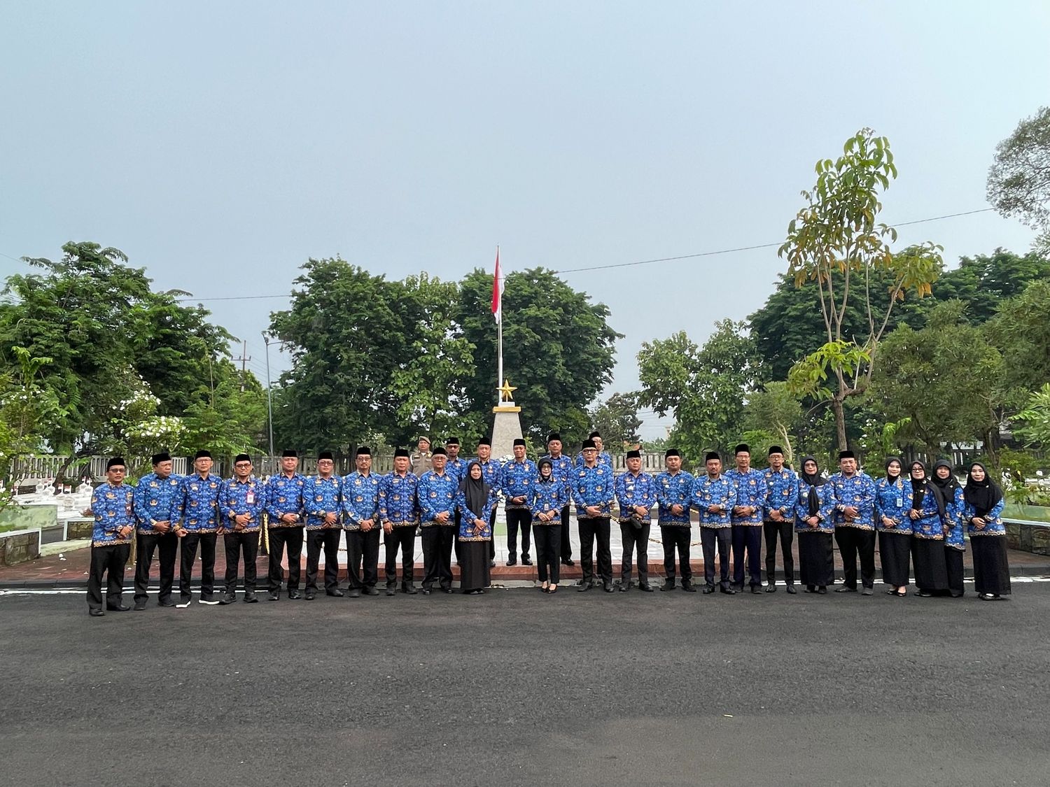 Apel Penghormatan di Taman Makam Pahlawan Kesuma Negara pada Hari Ulang Tahun ke-54 Korps Pegawai Republik Indonesia (KORPRI)