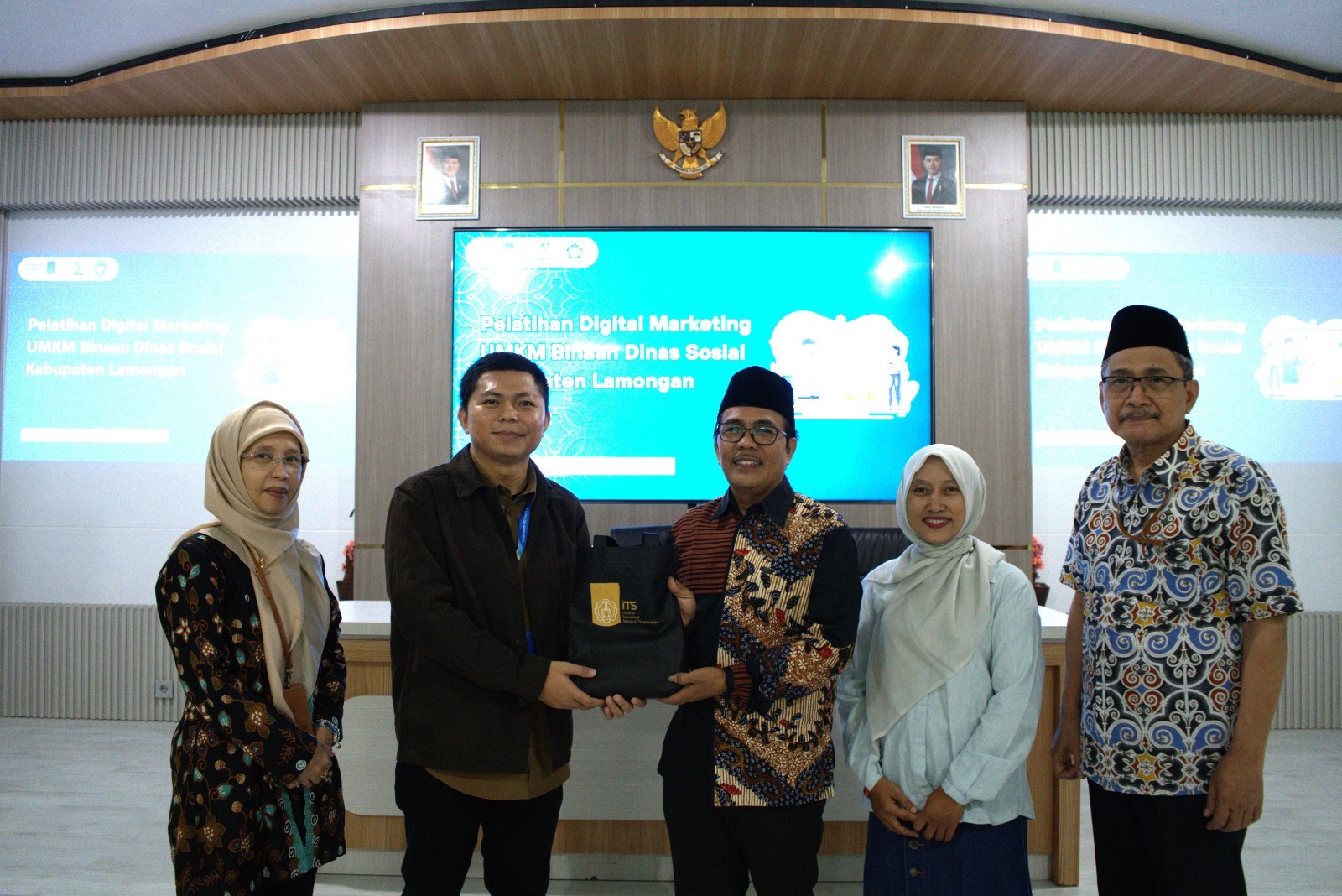 Naik Kelas di Era Digital, UMKM Binaan Dinas Sosial Lamongan Belajar Strategi Pemasaran Modern