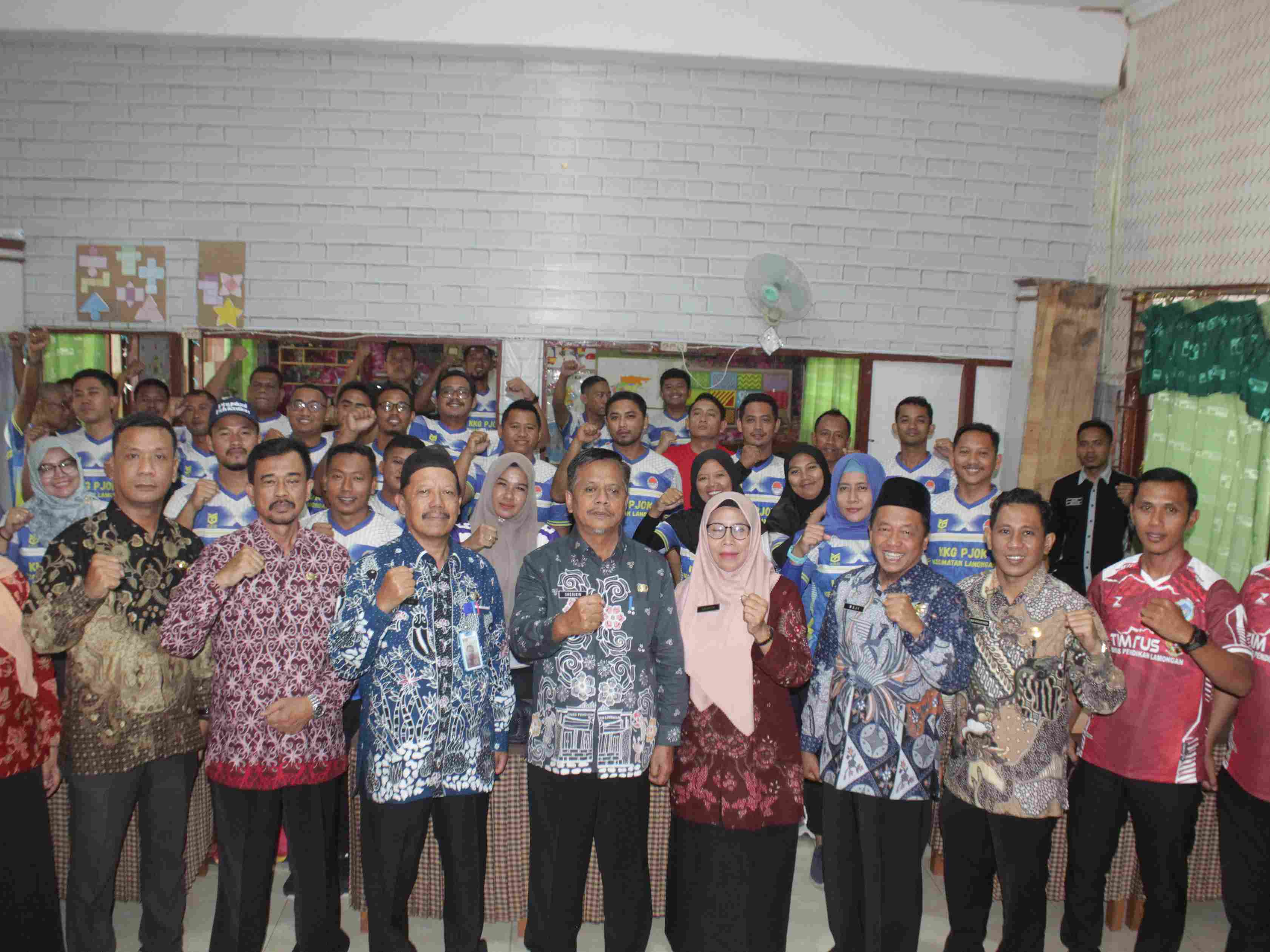 KORWIL BIDANG PENDIDIKAN KECAMATAN LAMONGAN GELAR PEMBINAAN TATA UPACARA