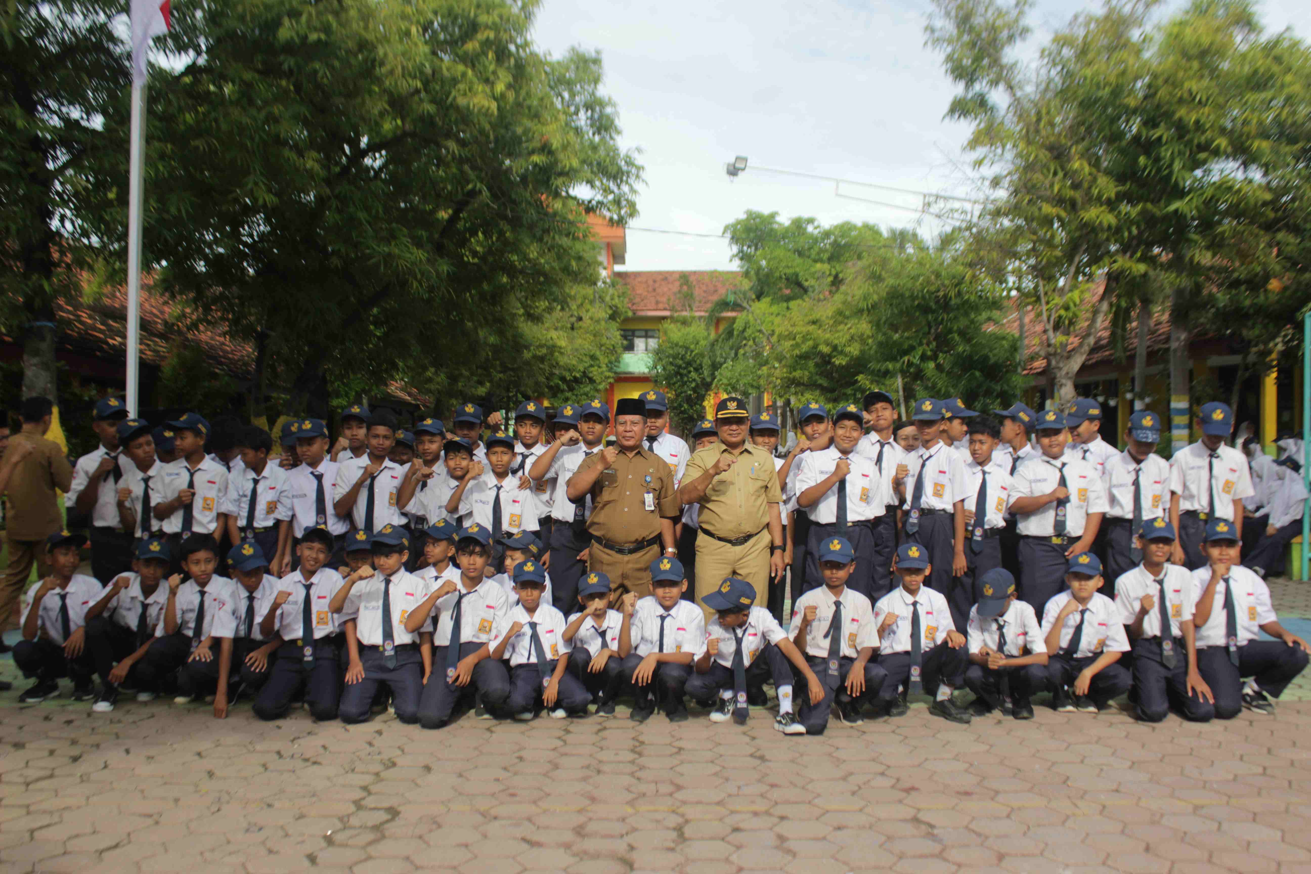 MENJADI PEMBINA UPACARA DI SMPN 1 KARANGGENENG