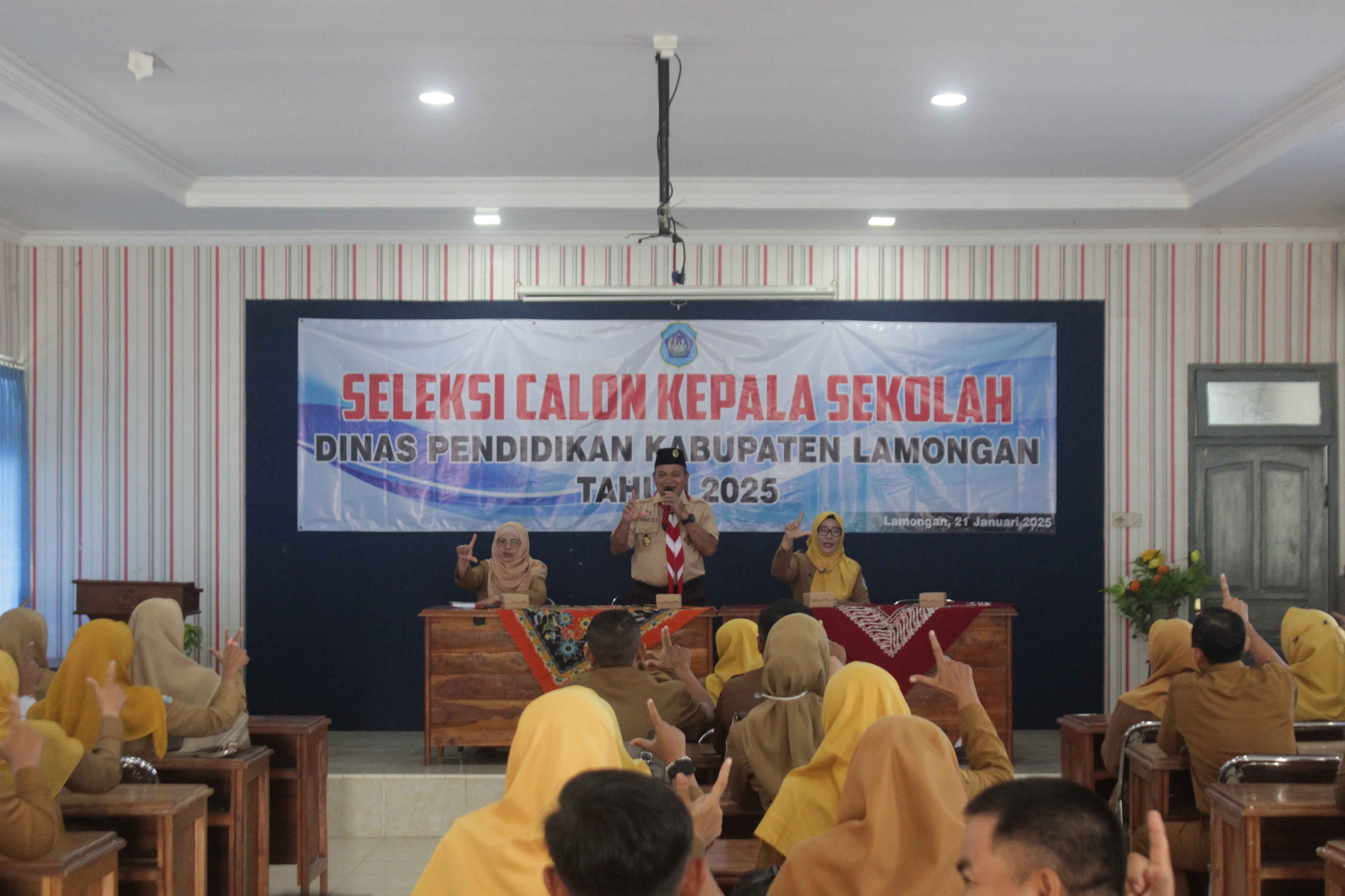 MEMBUKA KEGIATAN SELEKSI CALON KEPALA SEKOLAH JENJANG SD DAN SMP TAHUN 2025