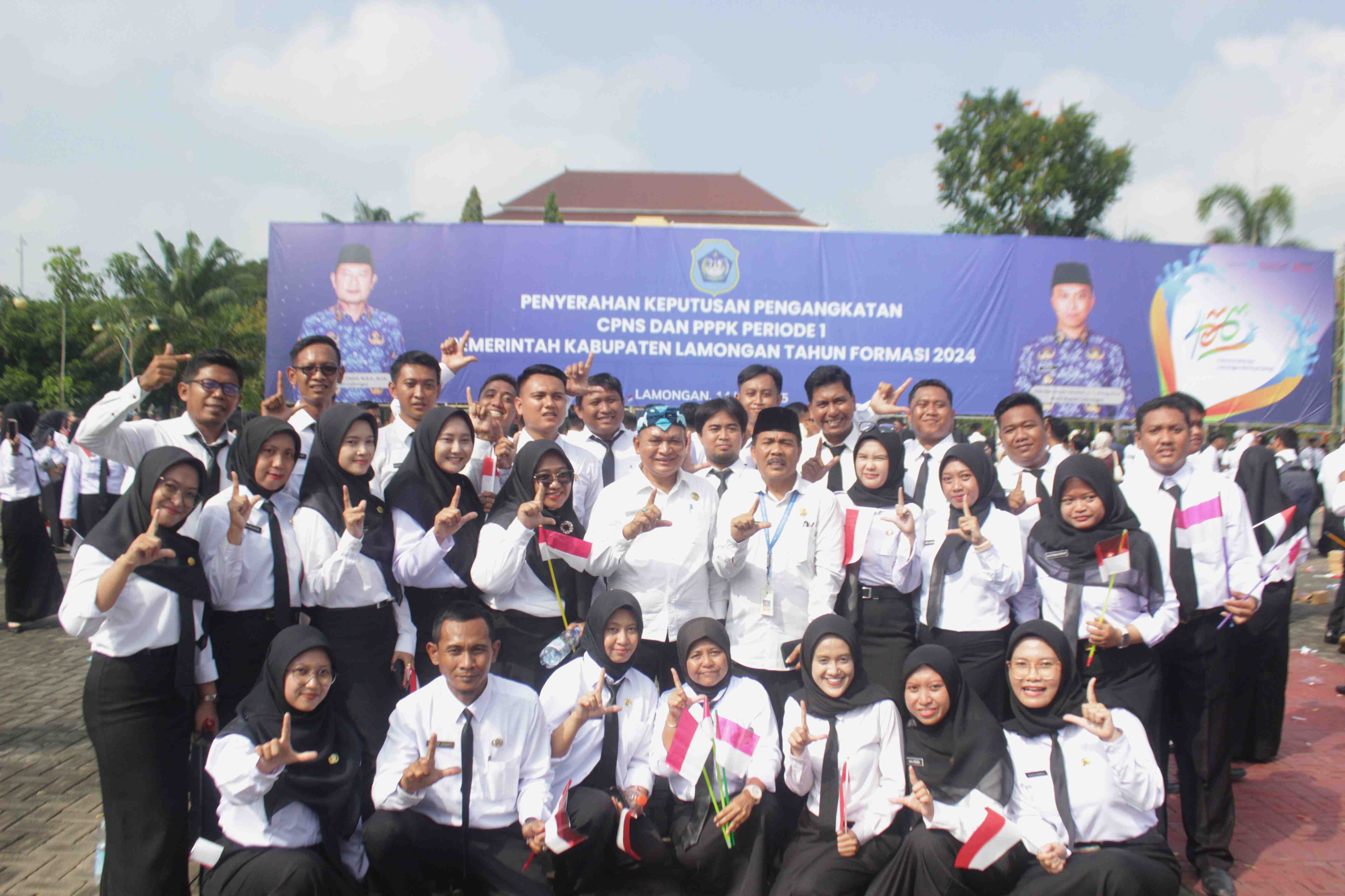 IKUT MENYAKSIKAN PENYERAHAN SK PENGANGKATAN CPNS DAN PPPK PERIODE 1