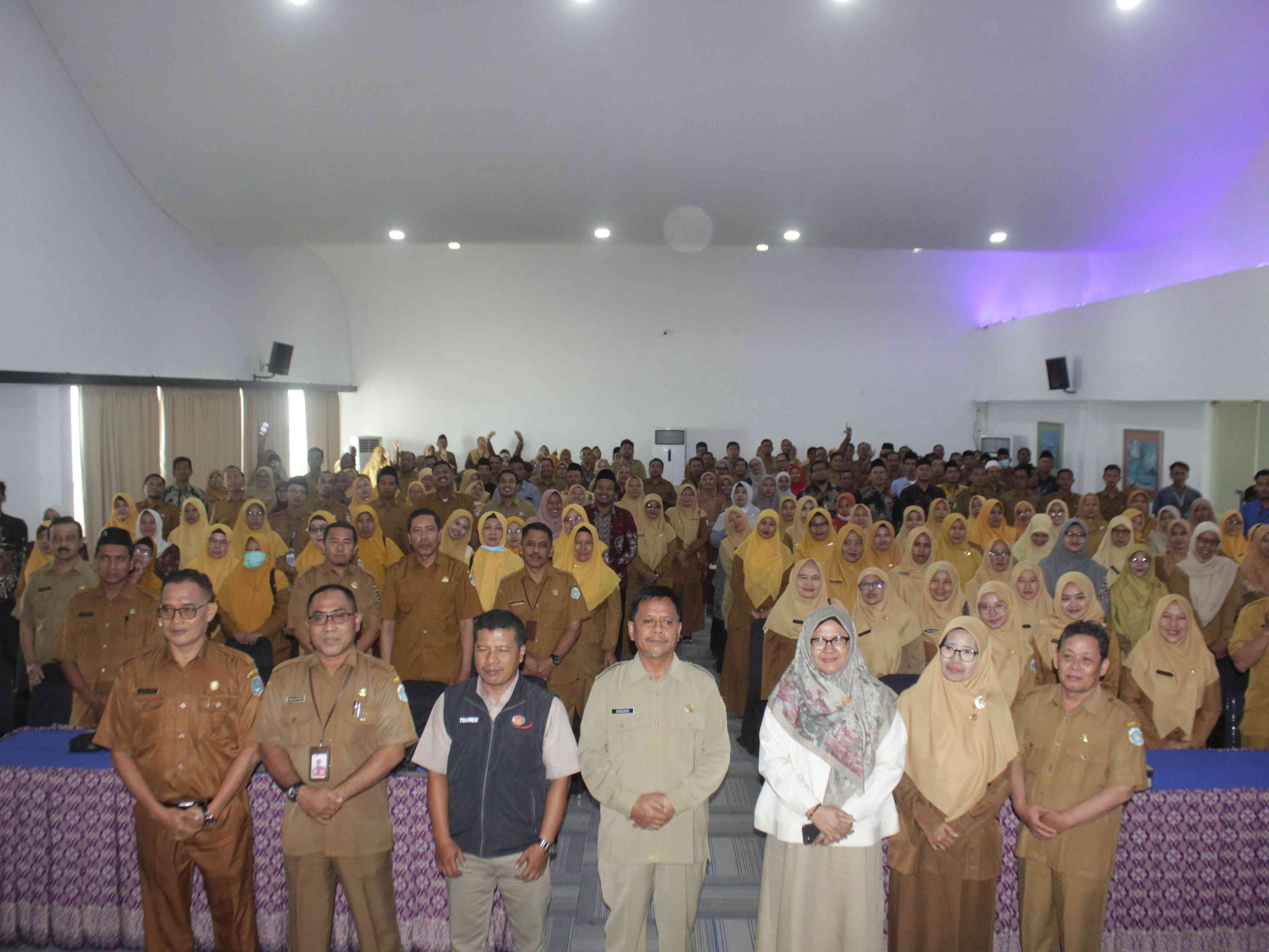 Foto: DINAS PENDIDIKAN LAMONGAN, UNIRA MALANG, DAN BRAVO GELAR WORKSHOP TKA DAN PENGEMBANGAN HOTS UNTUK GURU SMP