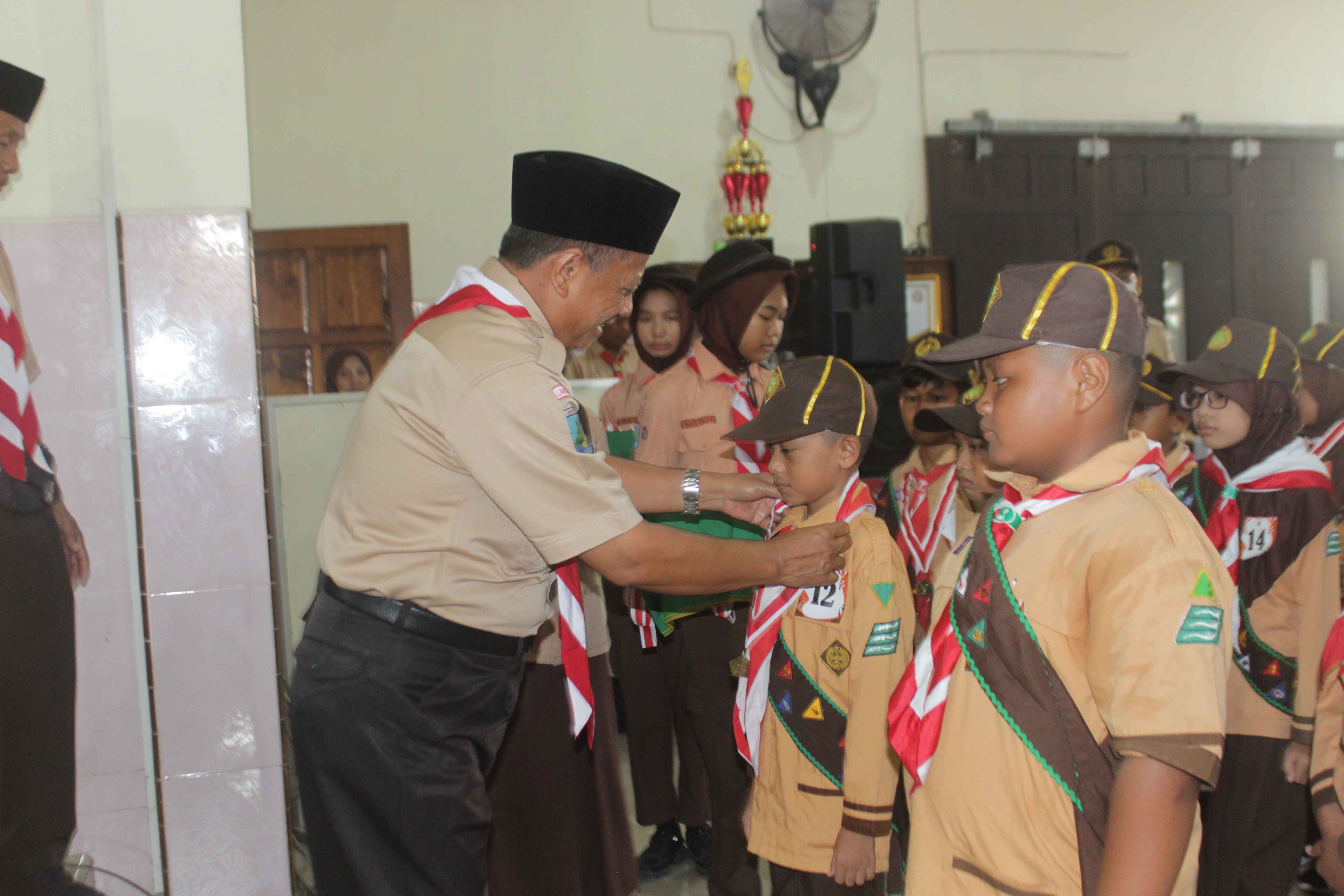 Foto: DIHADIRI LANGSUNG PEMBINA KWARCAB, 133 PRAMUKA SIAGA LAMONGAN RESMI SANDANG STATUS GARUDA