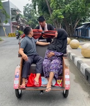 Foto: Fasilitas Charger Becak Listrik Gratis Di Terminal Cargo Kusuma Bangsa