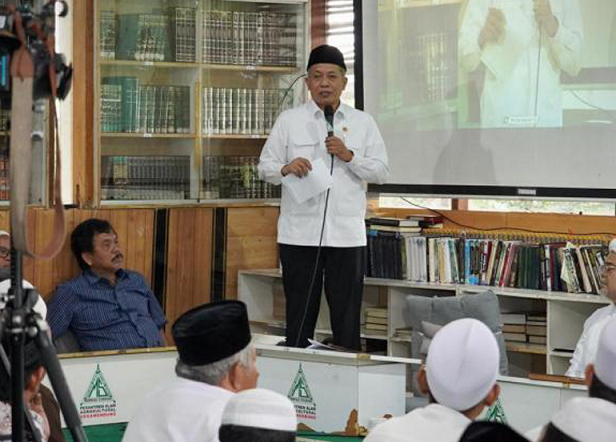 Foto: Kunjungi Ponpes Habib Rizieq, Menkop Dorong Koperasi Pesantren Jadi Motor Ekonomi Pancasila