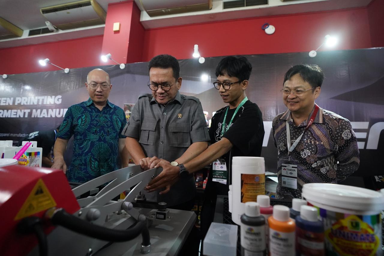 Foto: Kunjungi Indo Intertex 2026, Mendag Busan Optimistis Industri TPT Nasional Makin Kompetitif di Pasar Global