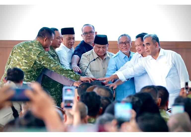 Foto: Operasionalisasi 1.061 KDKMP Diresmikan Presiden, Menkop: Bukti Kehadiran Pemerintah Bangun Ekonomi Rakyat