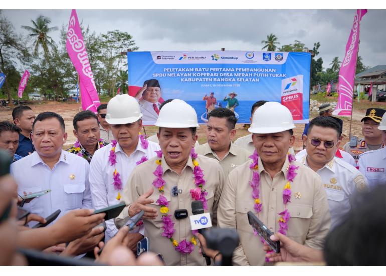 Foto: Menkop Lakukan Groundbreaking SPBU Nelayan Dan Gerai Kopdes Merah Putih Tukak Sadai Serentak