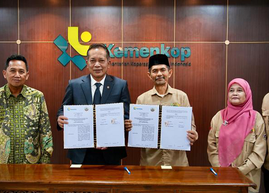 Foto: Menkop Teken MoU dengan Serikat Petani Indonesia Guna Wujudkan Kedaulatan Pangan dan Kesejahteraan Petani