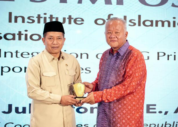 Foto: Menkop Tekankan Koperasi Pesantren Dapat Menjadi Kakak Asuh bagi Koperasi Desa Merah Putih