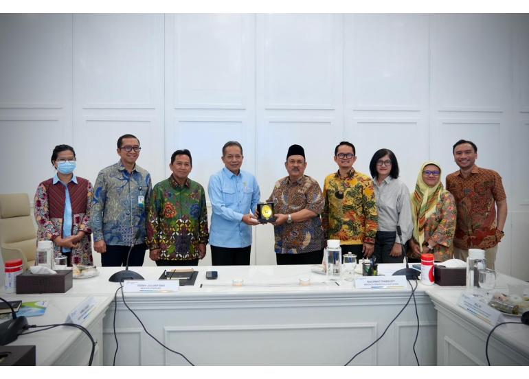 Foto: Menkop dan Menteri PPN/Bappenas Membahas Pengembangan Koperasi Sektor Produksi