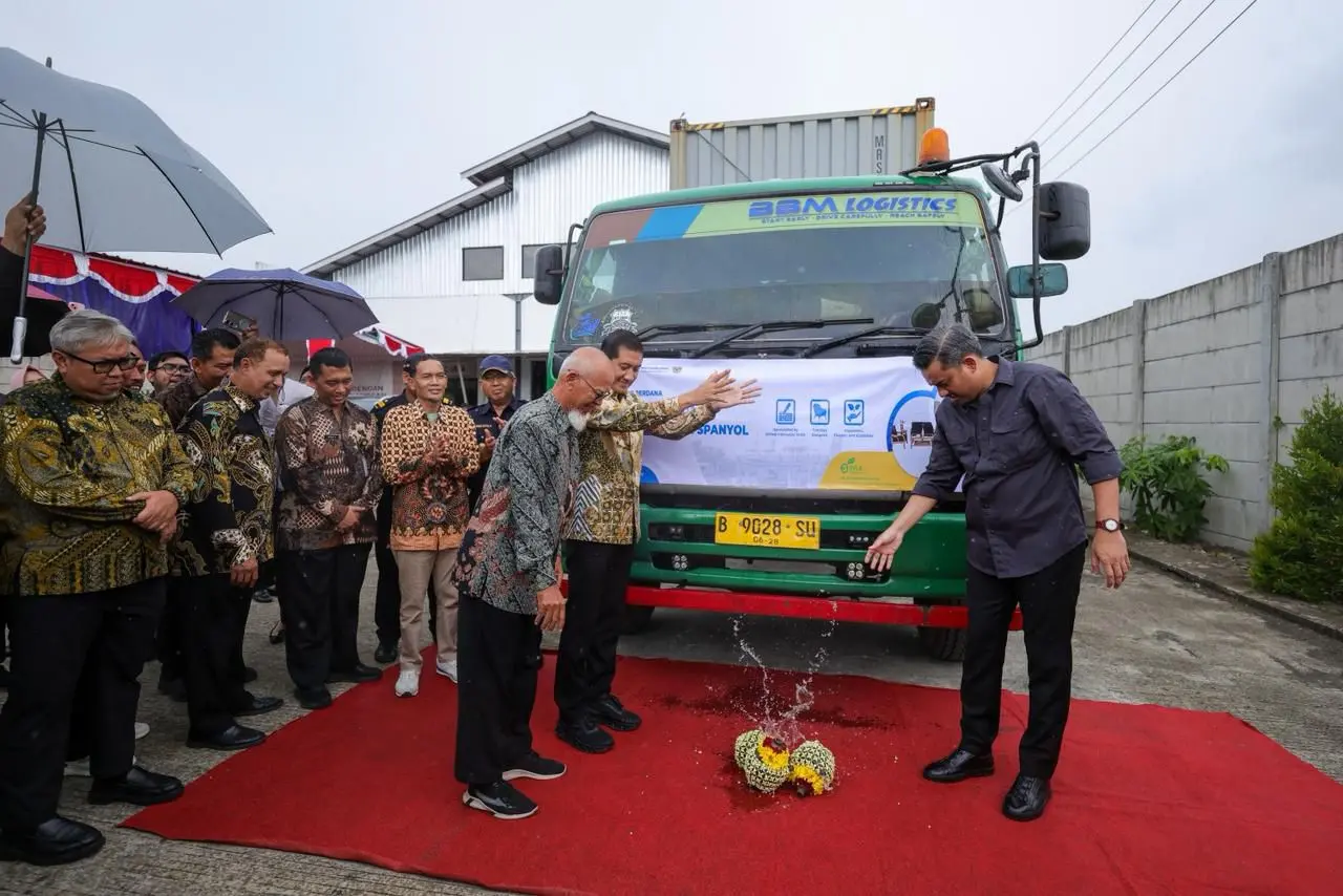 Foto: Perkuat Program RPB, Menteri UMKM Lepas Ekspor Rotan Sukoharjo ke Spanyol