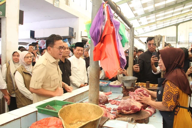 Foto: Mendag Sambangi Pasar Baru Kudus, Jamin Stok Tersedia dan Harganya Stabil