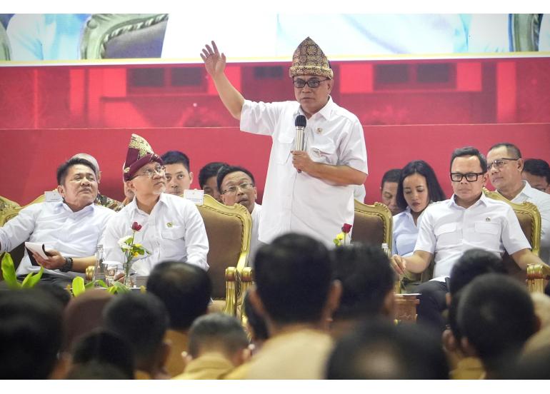 Menkop: Kopdes/ Kel Merah Putih Jadi Saluran Distribusi Utama Komoditas yang Disubsidi Negara