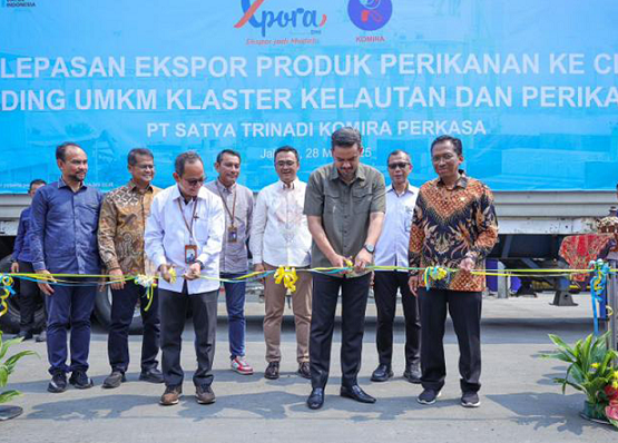 Menteri UMKM Lepas Ekspor Ikan Layur ke China Melalui Program Holding UMKM